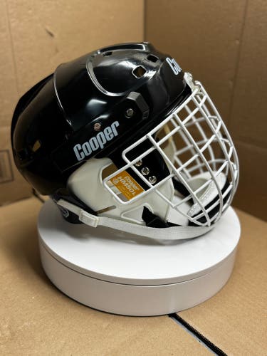 VINTAGE COOPER SK2000 LARGE HASEK HOCKEY HELMET NEW CAGE !!