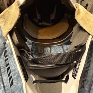 Senior 2018 Bauer 940x Goalie Mask Pro Stock (Used)