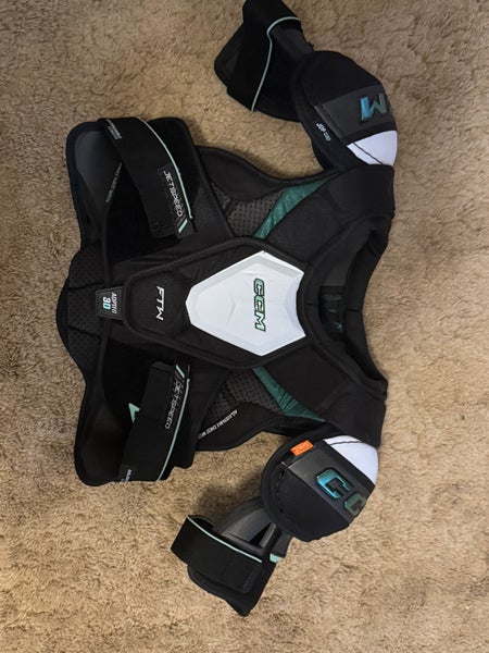 Women's Large Senior CCM Jetspeed FTW Shoulder Pads (Used)