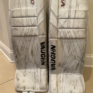 30" 2023 Vaughn Velocity V10 Goalie Leg Pads (Used)