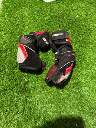 Junior Small Bauer Nike air 70 Elbow Pads (Used)