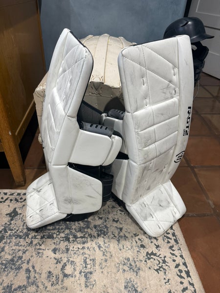 28" 2024 Warrior Ritual GT2 Pro Goalie Leg Pads (Used)