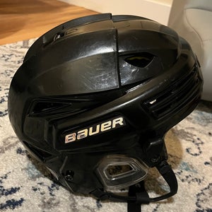 Medium Bauer Re-Akt 200 Helmet