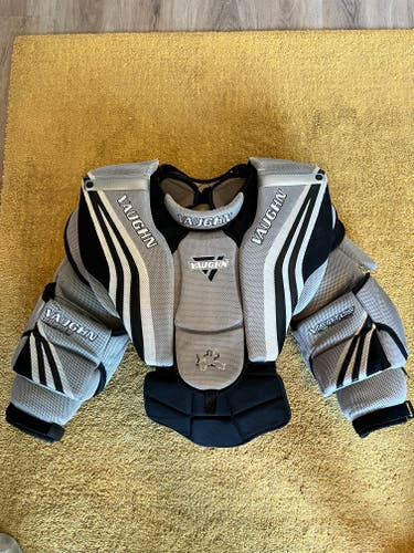 Large Vaughn Ventus SLR Pro Carbon Goalie Chest Protector (Used)
