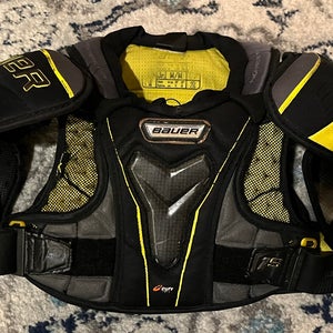 Medium Junior Bauer Supreme 1S Shoulder Pads (Used)