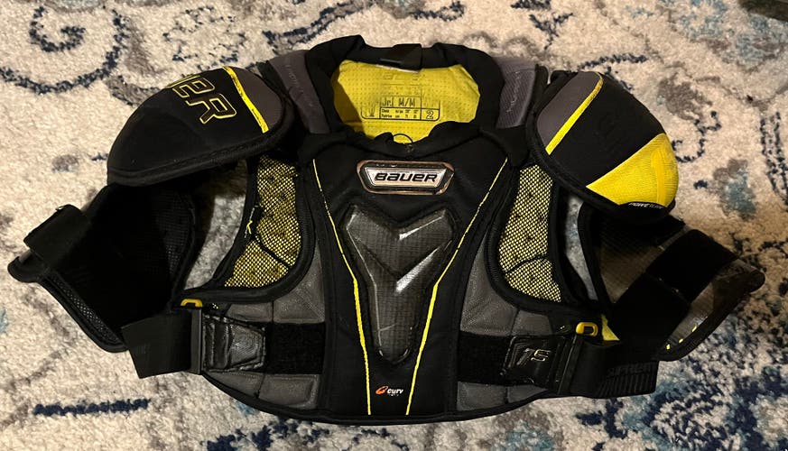 Medium Junior Bauer Supreme 1S Shoulder Pads (Used)