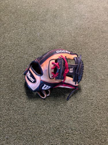 Wilson RH Infield A2000 Baseball Glove 11.5" (Used)