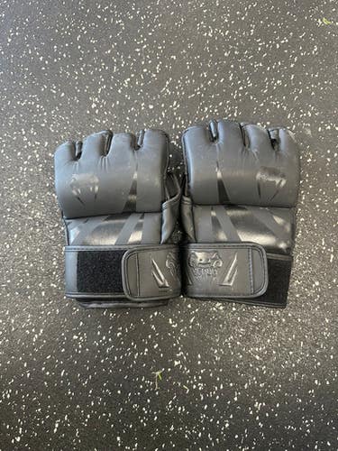 Used Venum Martial Arts Gloves Black L/XL 11849-S000032196