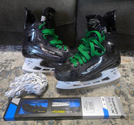Bauer Supreme Mach Hockey Skates Size 4.5 (Used)