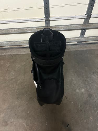 Unisex Titleist Bag (Used)