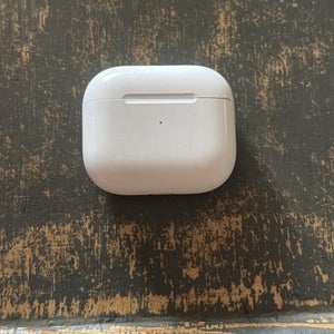 1st Gen AirPod case (Used)