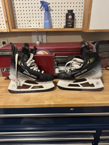 Bauer Vapor Hyperlite 2 Hockey Skates 8 (Used)