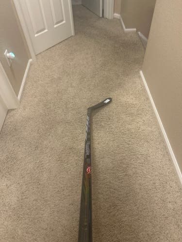 Intermediate Bauer Proto-R Right Handed Hockey Stick P28 (New)