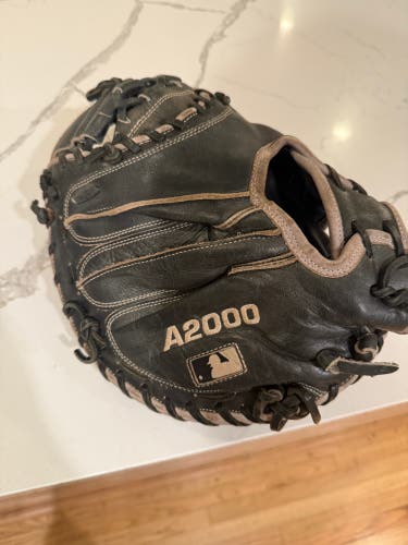 Wilson A2000 RH Catcher's Baseball Glove 32.5" (Used)