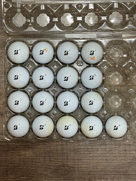 17 Bridgestone Tour B XS Golf Balls