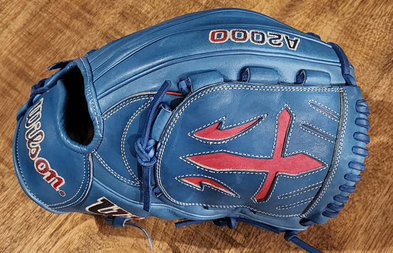 Wilson A2000 May 2024 Glove of the Month (GOTM) B23 Sky Blue/Flamingo Pink 12" (like new)