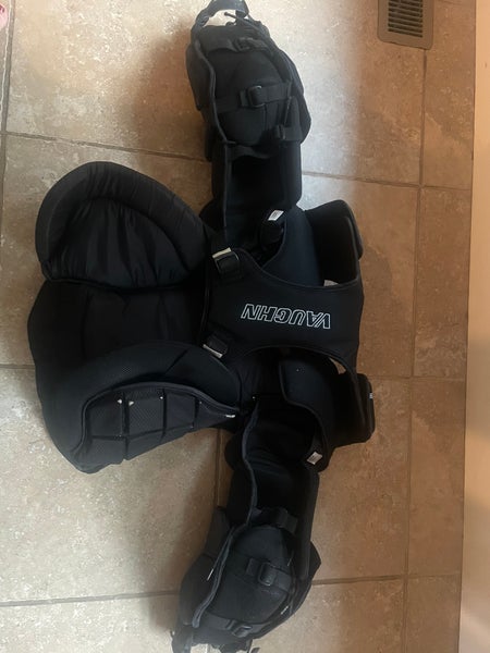 Large Vaughn V10 Pro Carbon Goalie Chest Protector (Used)