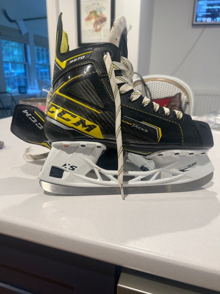 CCM Super Tacks 9370 Hockey Skates Regular Width 5 (Used)