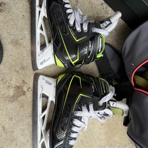 Bauer GSX Hockey Goalie Skates Size 2 (Used)