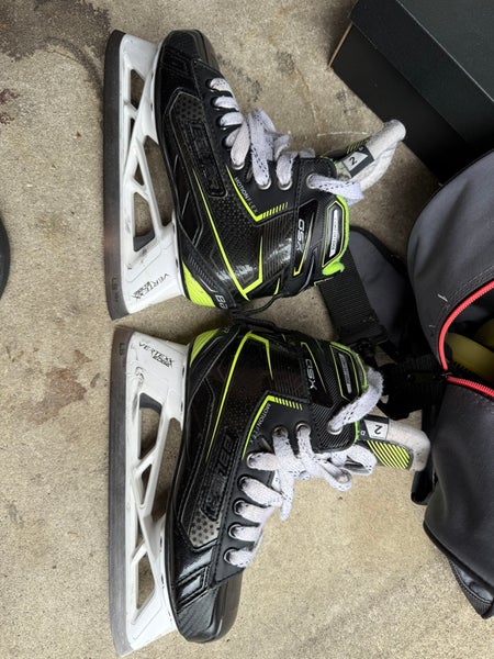 Bauer GSX Hockey Goalie Skates Size 2 (Used)