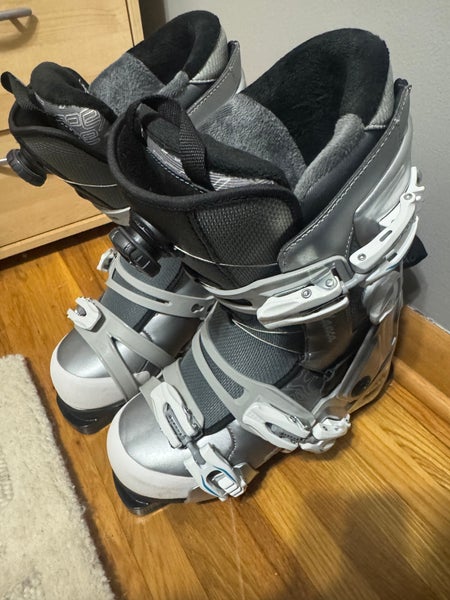 Mondo 27 & 27.5 Unisex Apex Women’s Blanca Ski Boots Ski Boots (New)