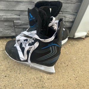 Hockey Skates Size 3 (Used)