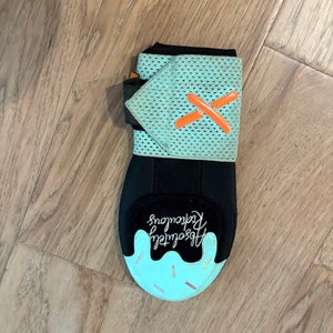 Mint Blackout Ice Cream Sliding Mitt