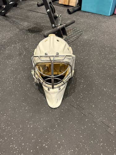 Senior 2010 Medium Bauer Profile 960 Goalie Mask (Used)