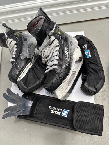 2023 Bauer Vapor Hyperlite 2 Hockey Skates Regular Width 6 (Used) +PLUS 2 Extra Blades