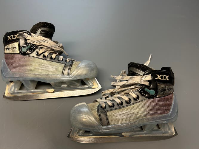 Bauer Vapor XIX Hockey Goalie Skates Extra Wide Width Size 1.5 (Used)