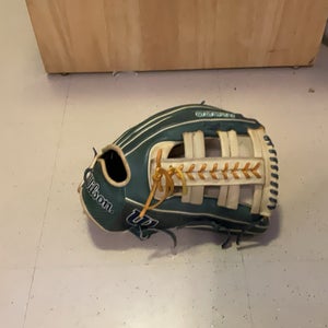 2024 Outfield RH Wilson A2000 Baseball Glove 12.75" (New)