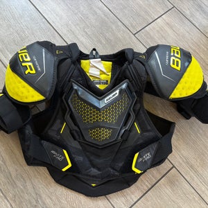 Large Intermediate Bauer Supreme Ignite Pro Shoulder Pads (Used)