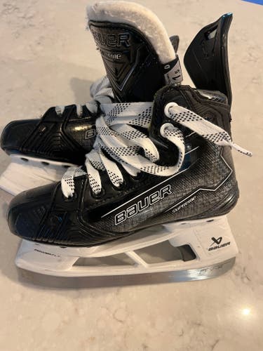 2025 Bauer Supreme M50 Pro Hockey Skates Regular Width Size 1.5 (Used)