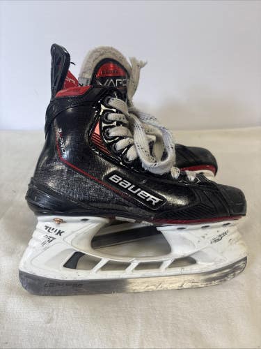 Junior Size 2 D Bauer 3X PRO Ice Hockey Skates. Excellent Condition