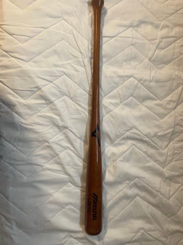 Mizuno MZM243 Maple Bat (-3) 30 oz 33" (Used)