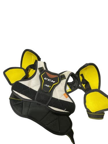 Used CCM BLK SHOULDER PADS Youth Shoulder Pads MD 11834-S000040849