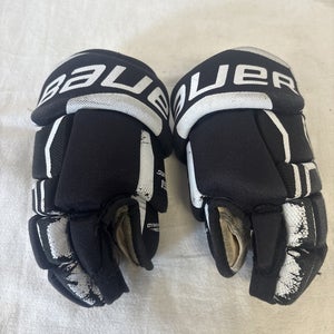 Junior Youth Size 9 Inch Bauer Supreme 150 Ice Hockey Player Gloves.