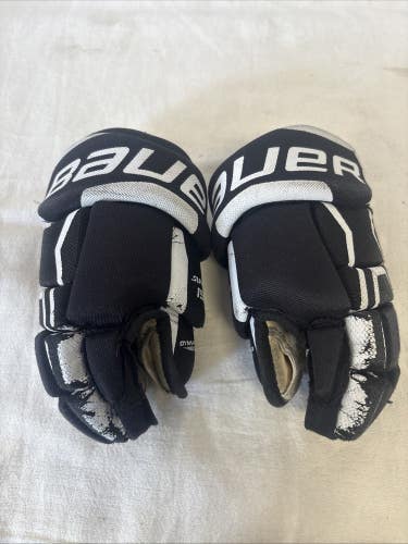 Junior Youth Size 9 Inch Bauer Supreme 150 Ice Hockey Player Gloves.