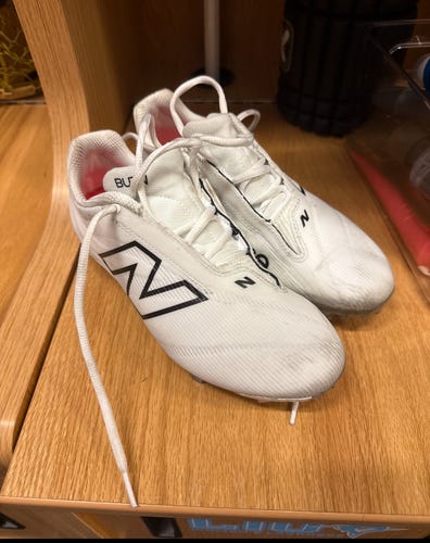 White Women's Size M 6.0 (W 7.0) Adult New Balance Burn X4 (Used)
