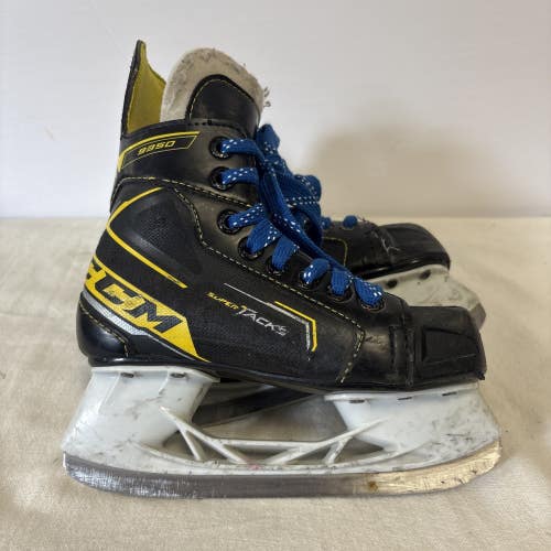 Junior Youth Size 13 CCM SUPER TACKS 9350 Ice Hockey Skates