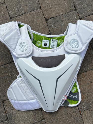 Medium Adult Maverik M5 Speed Pad Shoulder Pads (Used)