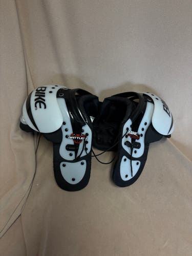 XS Youth Bike Venom Shoulder Pads (Used)