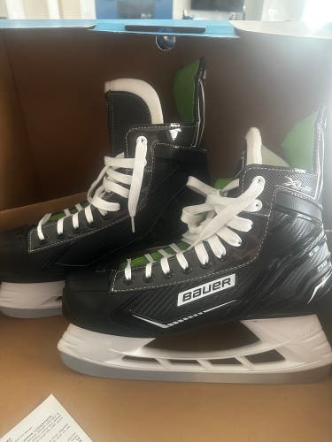 2025 Bauer XLS Hockey Skates Regular Width 10 (New)