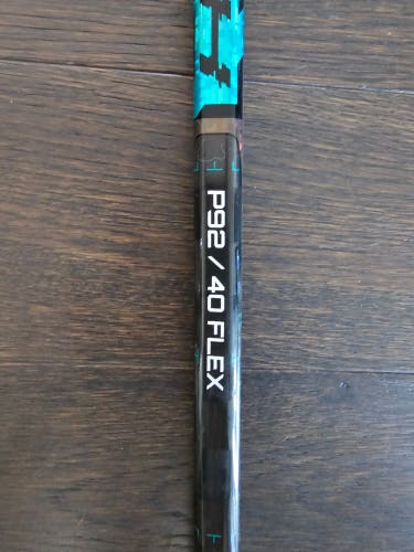 Junior Bauer Twitch Right Handed Hockey Stick P92 (Used)