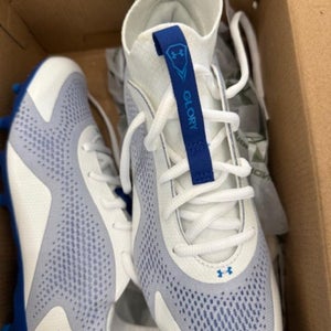 White/Blue Women's Size 7 Adult Under Armour Turf Cleats (New in Box)