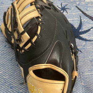 2023 Wilson First Base A2000 baseball glove