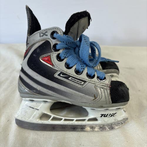 Junior Youth Size 8 Bauer Vapor IX Ice Hockey Skates.