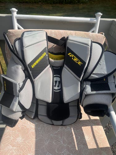 Small / Medium 2024 Warrior Ritual X3E Goalie Chest Protector (Used)