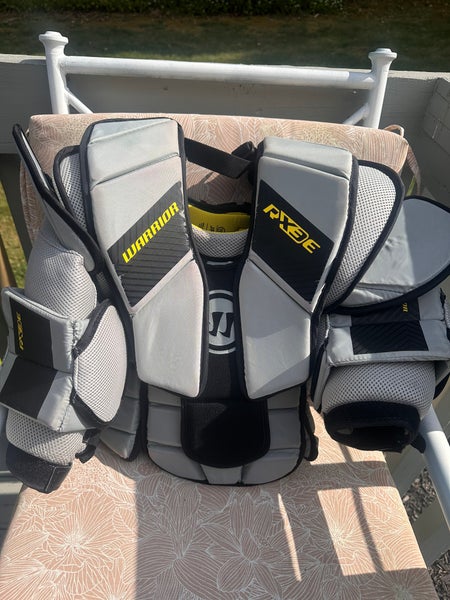 Small / Medium 2024 Warrior Ritual X3E Goalie Chest Protector (Used)