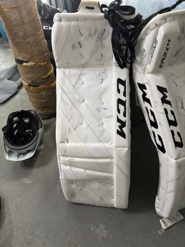 31" 2022 CCM Extreme Flex 5.5 Goalie Leg Pads (Used)
